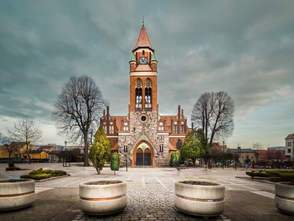 Stomatolog Grodzisk Mazowiecki przeprowadzający zabieg u pacjenta